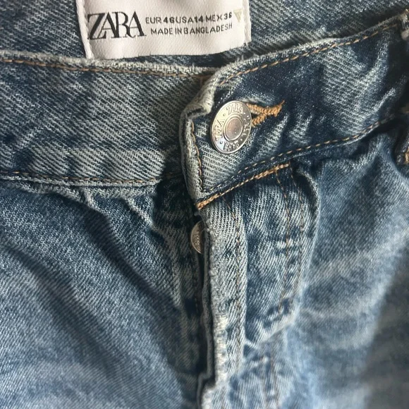 Zara Distressed Light Blue Denim Cutoff Shorts - Picture 3 of 3